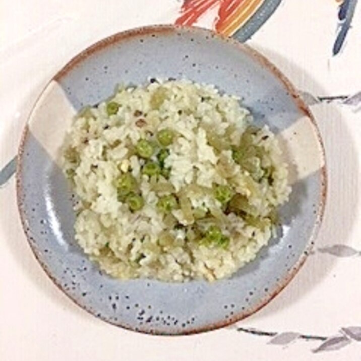 三十雑穀で作る、蕗とグリンピースの炊き込みご飯